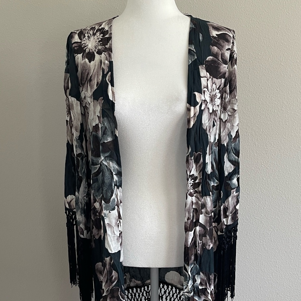 Forever 21 Black Floral Fringe Kimono Size S - Picture 2 of 7
